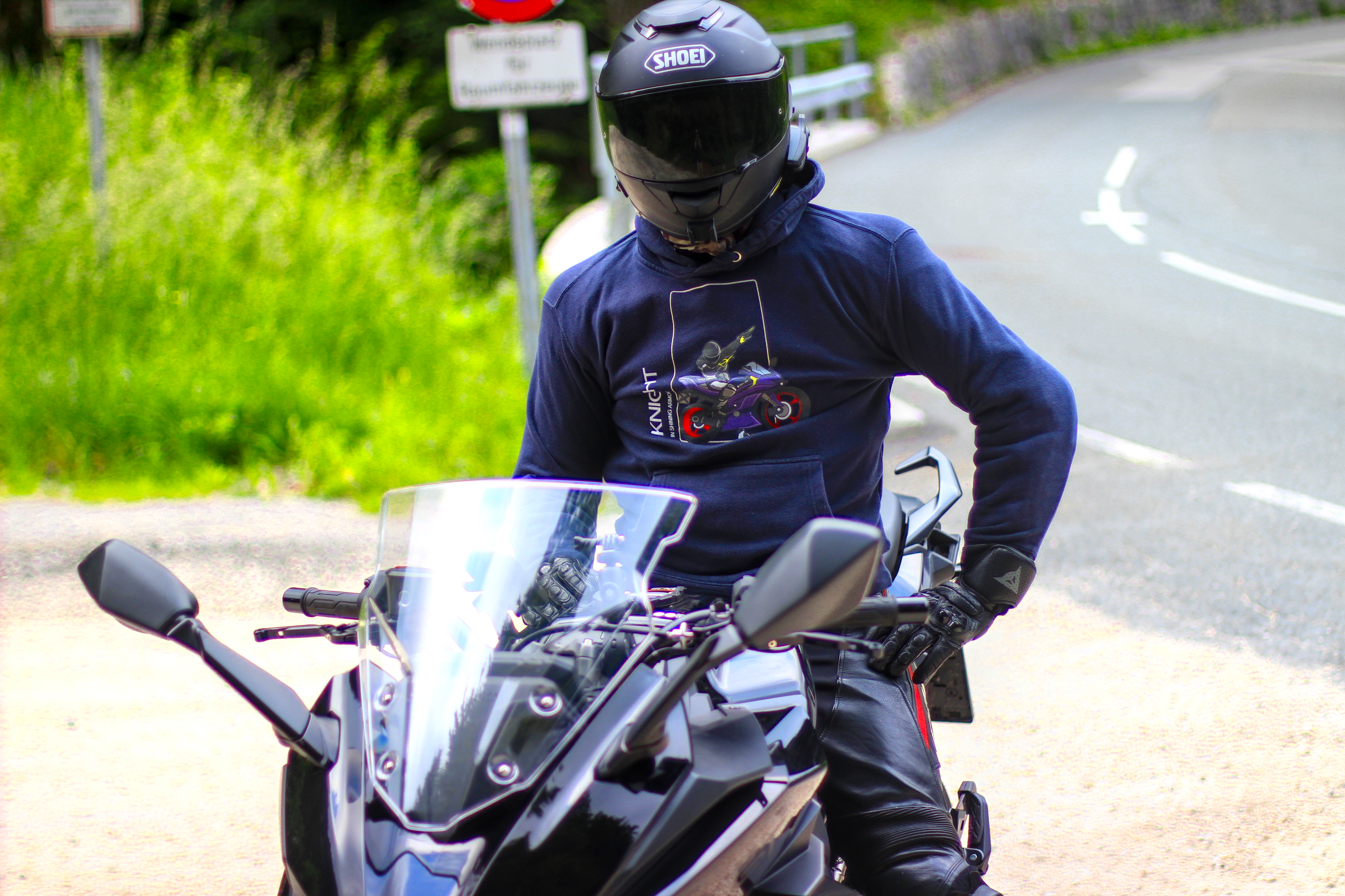 KISA black'N'white Hoodie - The Biker Mule